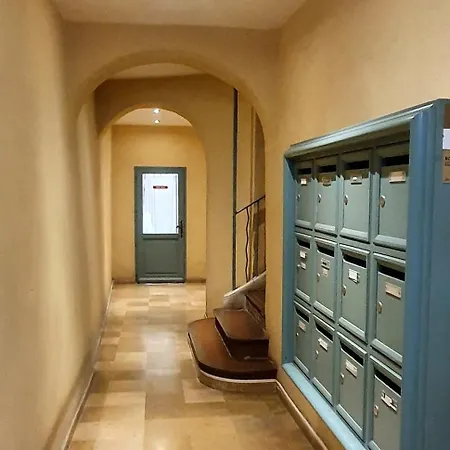 Duplex Climatise De 80m2 En Plein Coeur De La Vieille Toulon