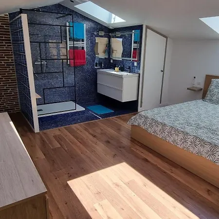 Duplex Climatise De 80m2 En Plein Coeur De La Vieille *