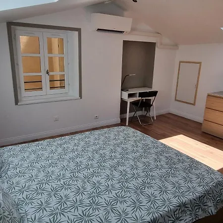 Duplex Climatise De 80m2 En Plein Coeur De La Vieille Appartement *