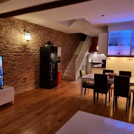 Duplex Climatise De 80m2 En Plein Coeur De La Vieille * Toulon