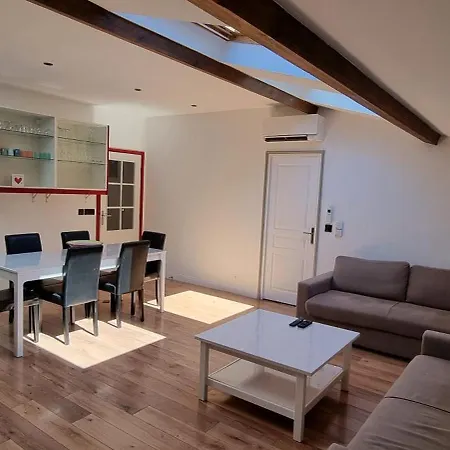 Duplex Climatise De 80m2 En Plein Coeur De La Vieille * Toulon