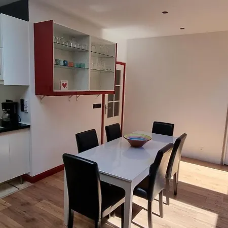 Duplex Climatise De 80m2 En Plein Coeur De La Vieille