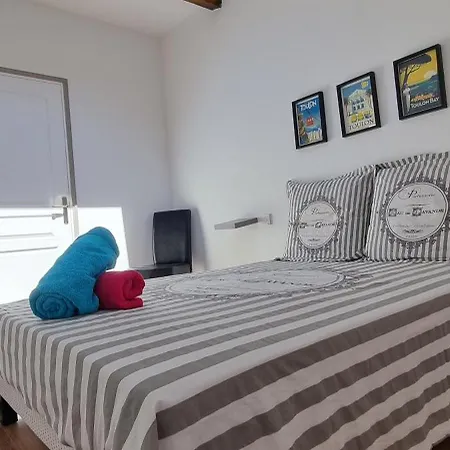 Duplex Climatise De 80m2 En Plein Coeur De La Vieille Appartement *