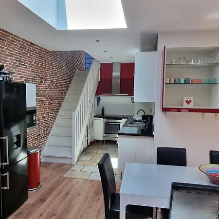 Duplex Climatise De 80m2 En Plein Coeur De La Vieille Appartement *